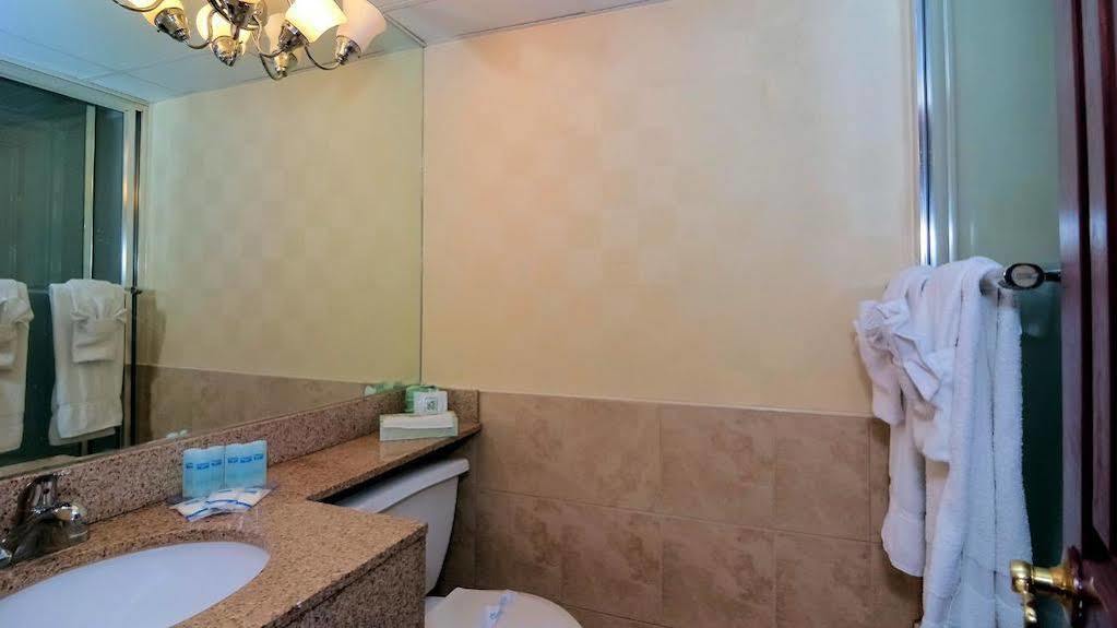 فندق رودواي إن هننجيتون ستشين - ميلفيل Huntington Station المظهر الخارجي الصورة